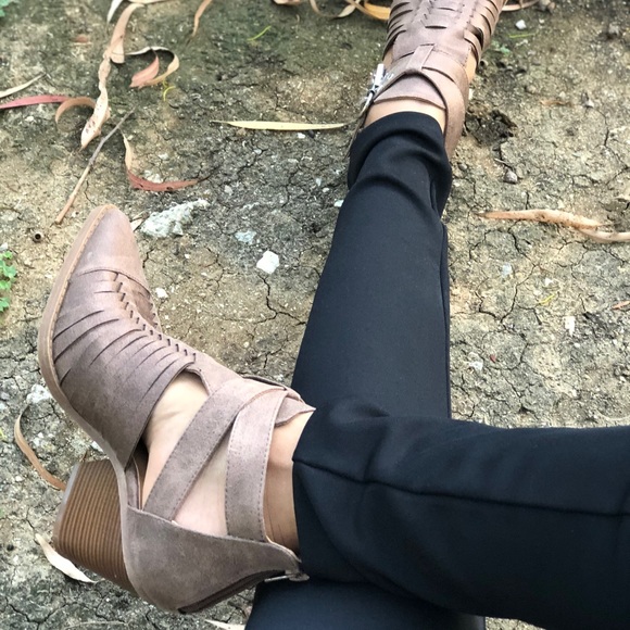 FINALPRICE ♥️Brown Caged Huarache Style BOOTIE - Picture 6 of 8